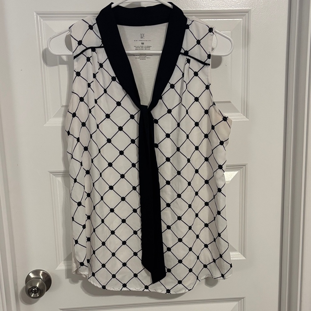 New York & Company Black and White Sleeveless Blouse